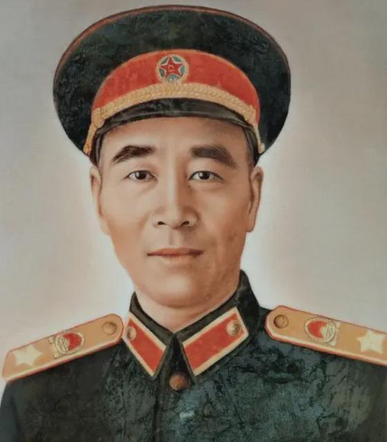 91年，林立果未婚妻张宁，看望林豆豆夫妇，合影中张宁漂亮又时髦